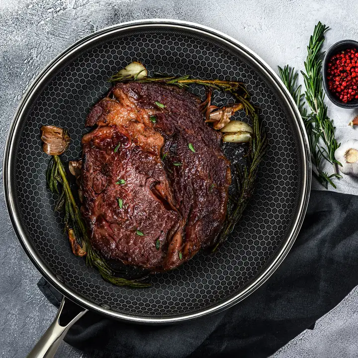 Steak cooked in the HexChef 30cm honeycomb frying pan